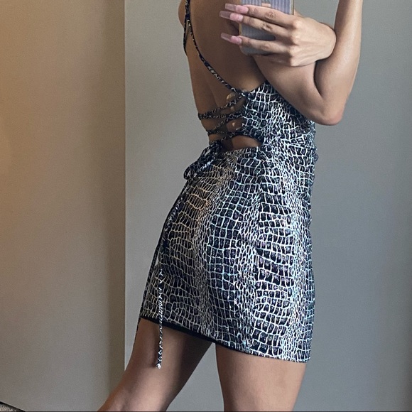 Take the Heat Bodycon Dress - Picture 3 of 4